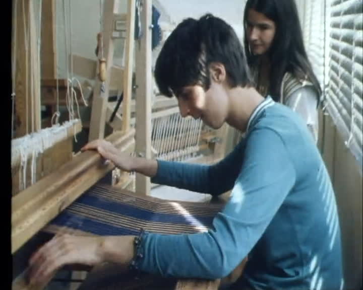 Une image d'archive montrant des personnes en situation de handicap en train de travailler dans un atelier. 