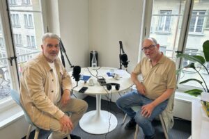 Sandro Brotz und Iwan Flury bei ihrer Aufnahme der neuen Podcast-Folge.